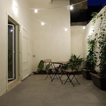 Bari Central Patio Appartamento Esterno foto