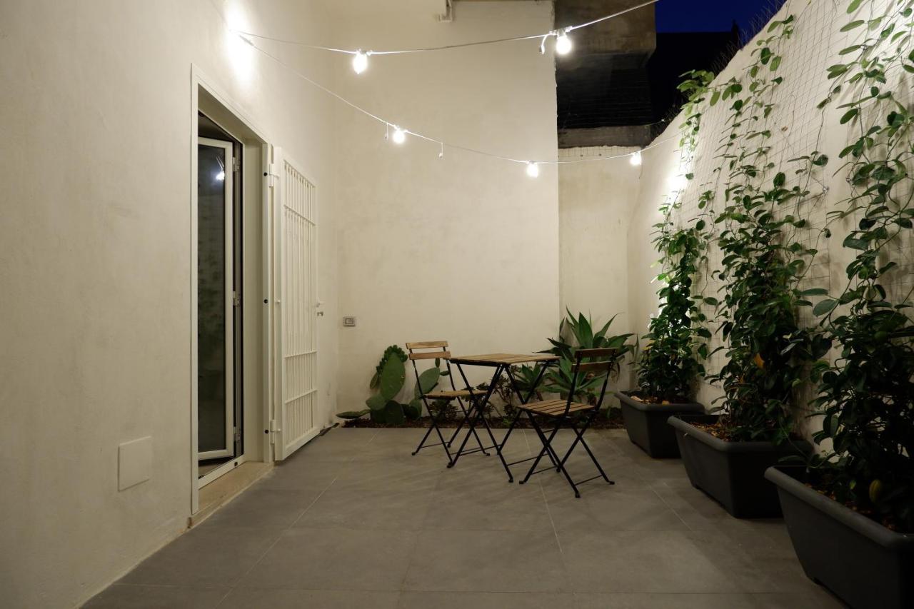 Bari Central Patio Appartamento Esterno foto
